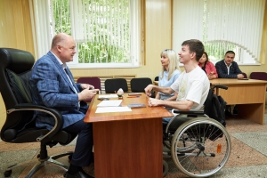 Провел прием граждан в общественной приемной