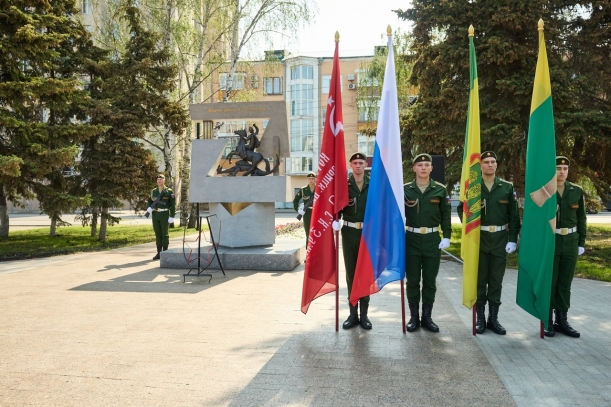 Церемония открытия памятного знака погибшим воинам-землякам в ходе специальной военной операции в сквере Воинской доблести