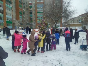 Вадим Супиков организовал  новогодние представления во дворах