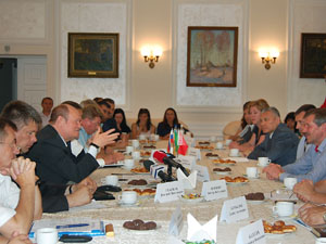 Василий Бочкарев считает перспективным сотрудничество с республикой Беларусь в сфере дорожного строительства