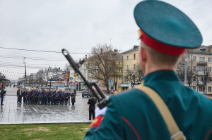 Посетили Мемориальный ансамбль Воинской Славы в Йошкар-Оле и возложили цветы к мемориалу совместно с председателями законодательных органов субъектов РФ Приволжья