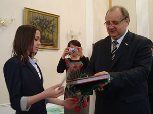 В Губернаторском доме отметили инициативную молодежь