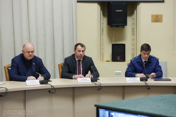 Принял участие в заседании Правительства региона, которое провел Губернатор Олег Владимирович Мельниченко