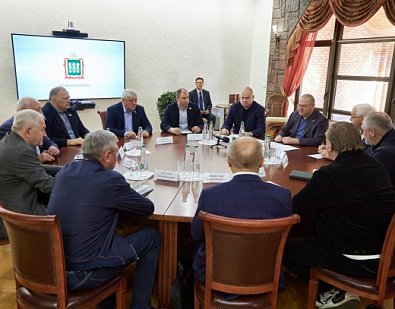 Принял участие в рабочей встрече Губернатора региона Олега Владимировича Мельниченко с прибывшими в Пензенскую область сенаторами Комитета Совета Федерации по обороне и безопасности