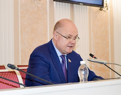 Вручил высшие награды Законодательного Собрания Пензенской области