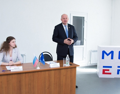 Поздравил волонтеров – медиков с наступающим Днем медицинского работника