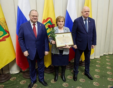 Совместно с Губернатором Пензенской области Олегом Владимировичем Мельниченко принял участие в торжественной церемонии награждения пензенцев