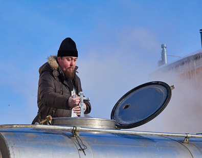 В крещенский сочельник в Покровском архиерейском соборе состоялся чин освящения воды