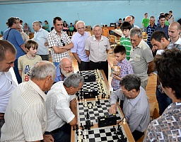 Вадима Супикова благодарят за поддержку шахматистов