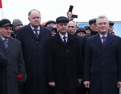 Под оружейный салют вскрыты «капсулы времени» в Пензе