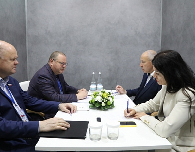 В рамках XII Форума регионов России и Беларуси в Нижнем Новгороде прошла рабочая встреча Губернатора Пензенской области Олега Владимировича Мельниченко с председателем Гродненского областного исполнительного комитета Юрием Хаджимуратовичем Караевым