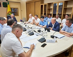 Заседание регионального Правительства, которое провел Губернатор Олег Владимирович Мельниченко
