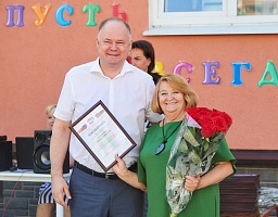 Вадим Супиков поздравил коллектив и воспитанников филиала «Солнышко» с наступающим праздником
