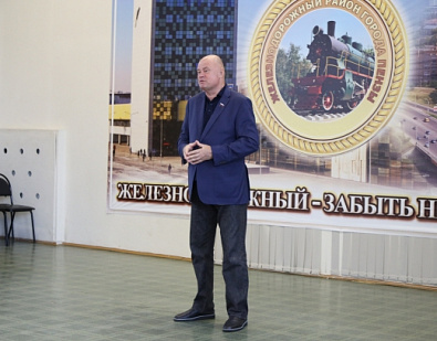 Вручение удостоверений вновь избранным председателям уличных комитетов