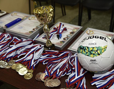 Награждены победители зимнего турнира по дворовому футболу в личном и командном зачётах