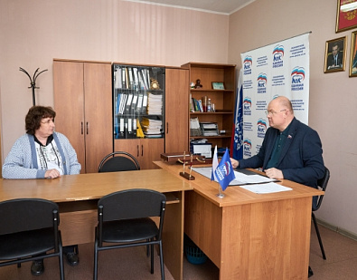 Провел прием граждан в депутатской приемной, в рамках которого обратились 14 человек