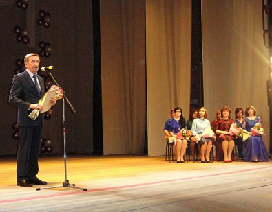 Благодарность фракции «Единая Россия» вручена воспитателю детского сада № 70 