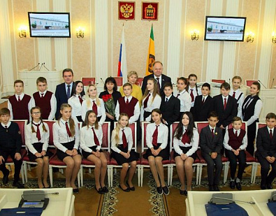 Единороссы встретились с пензенскими школьниками в день рождения партии