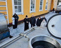 В крещенский сочельник в Покровском архиерейском соборе состоялся чин освящения воды