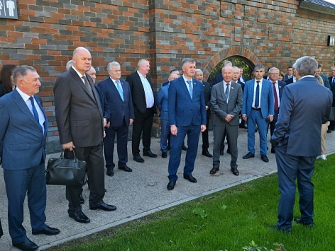 В рамках 77-го заседания Совета законодателей Приволжского федерального округа посетили комплекс-музей «Салют, Победа!» в Оренбурге