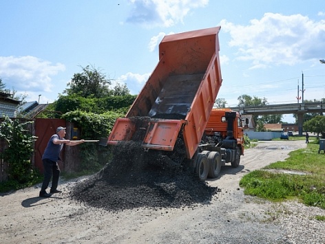 В Железнодорожном районе продолжается ремонт дорог
