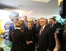 Валентина Матвиенко посетила выставку Пензенской области в Совете Федерации