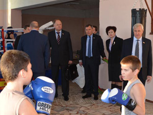 Депутаты фракции «Единая Россия» изучали спортивный опыт Мокшанского района