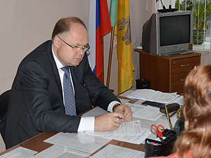 Жители округа обратились к депутату с различными проблемами