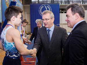 Губернатор вручил награды победителям всероссийских турниров по спортивной гимнастике
