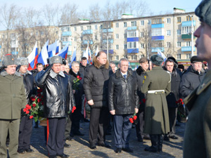 Вадим Супиков принял участие в церемонии возложения цветов к монументу боевой и трудовой славы пензенцев