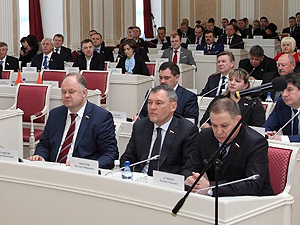 Выплаты ежемесячных пособий на третьих и последующих детей продлили