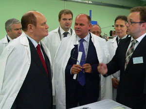 Избиратели получили газету "Наш депутат" - отчет депутатской деятельности Вадима Супикова за период весна-лето 2010 года