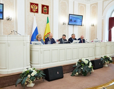 Совместное заседание комитетов регионального парламента по государственному строительству, вопросам МСУ и информационной политике, по здравоохранению и социальной политике, по образованию, культуре и спорту под председательством Антона Шаронова