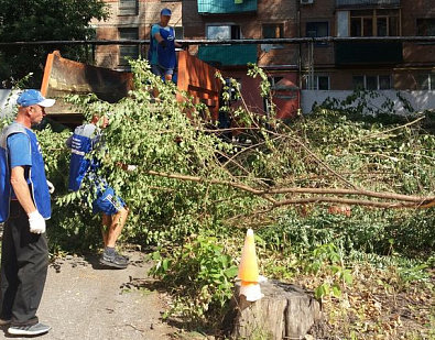 Вадим Супиков помогает в обустройстве территории будущего детского сада 