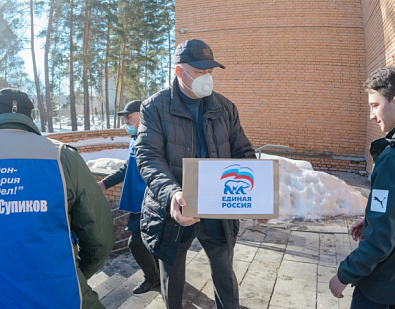 Вадим Супиков доставил гуманитарную помощь в санаторий имени Володарского